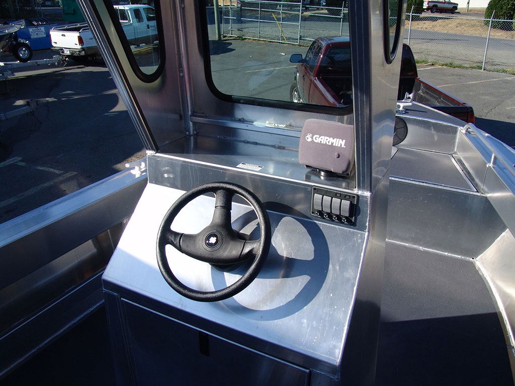 18'6" Centre Console Challenger Aluminum Boat by Silver Streak Boats