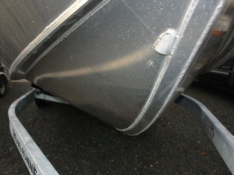 Keelguardonhullbottom(beachingwearstrip) Silver Streak Boats