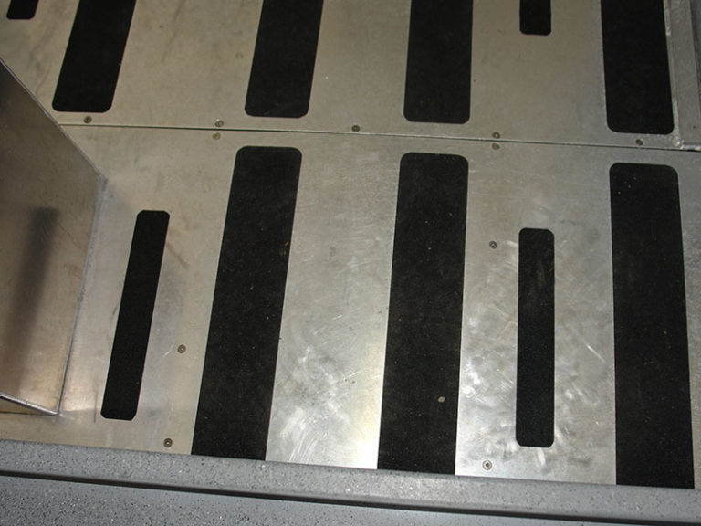 Nonskidstripsonmaindeck Silver Streak Boats