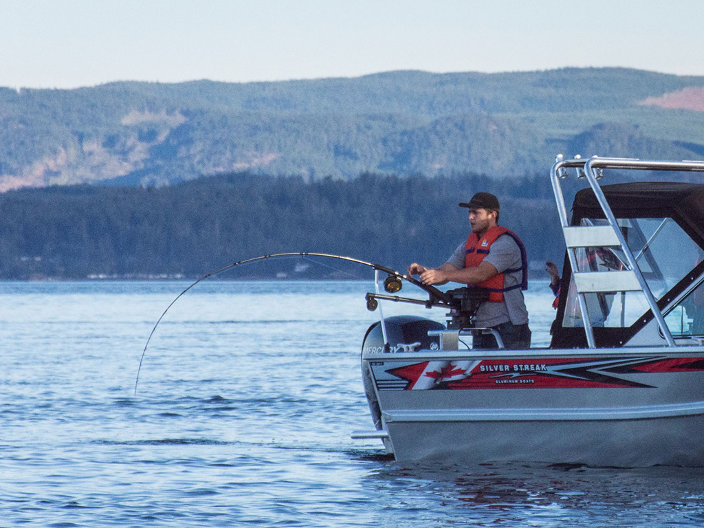 18'-6 Centre Console Challenger Aluminum Boat - by Silver Streak